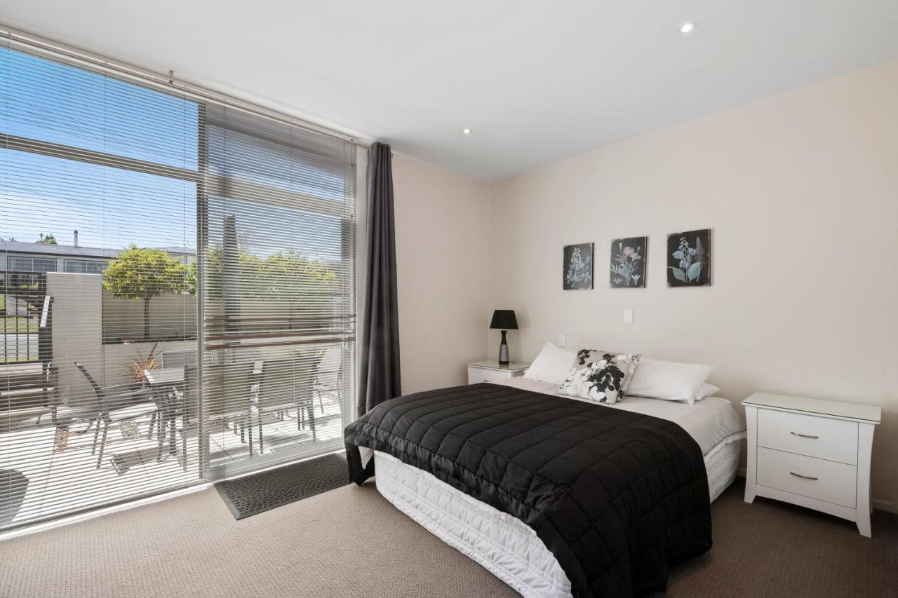 Marinaside Villa - Taupo Holiday Apartment Esterno foto