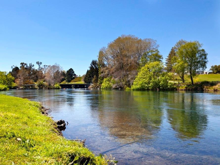 Marinaside Villa - Taupo Holiday Apartment Esterno foto
